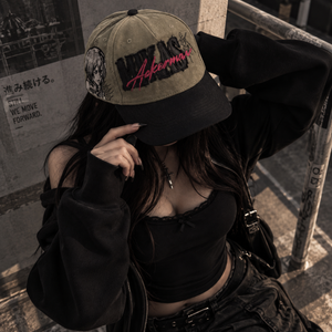 Gorra bordada Mikasa Ackerman - Cállate y observa.